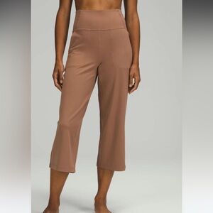 Lululemon Align Wide Leg Super-High-Rise Crop *23"
Cacao 6